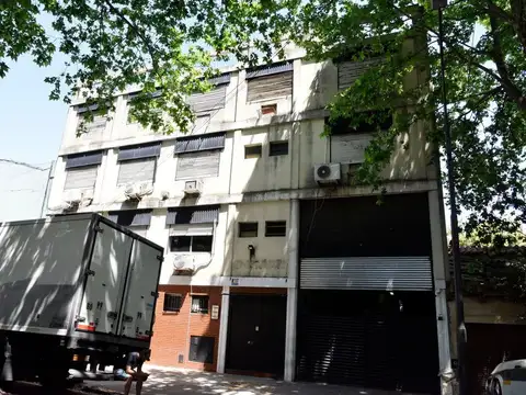  DEPOSITO + OFICINAS 1900 m2 ALQUILER MONTECASTRO