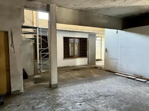 Amplio Local negocio con depósito