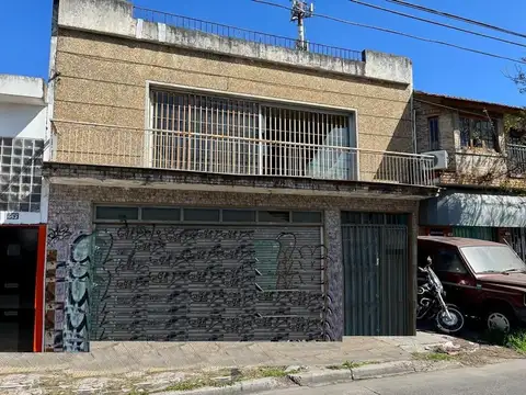Amplio Local negocio con depósito