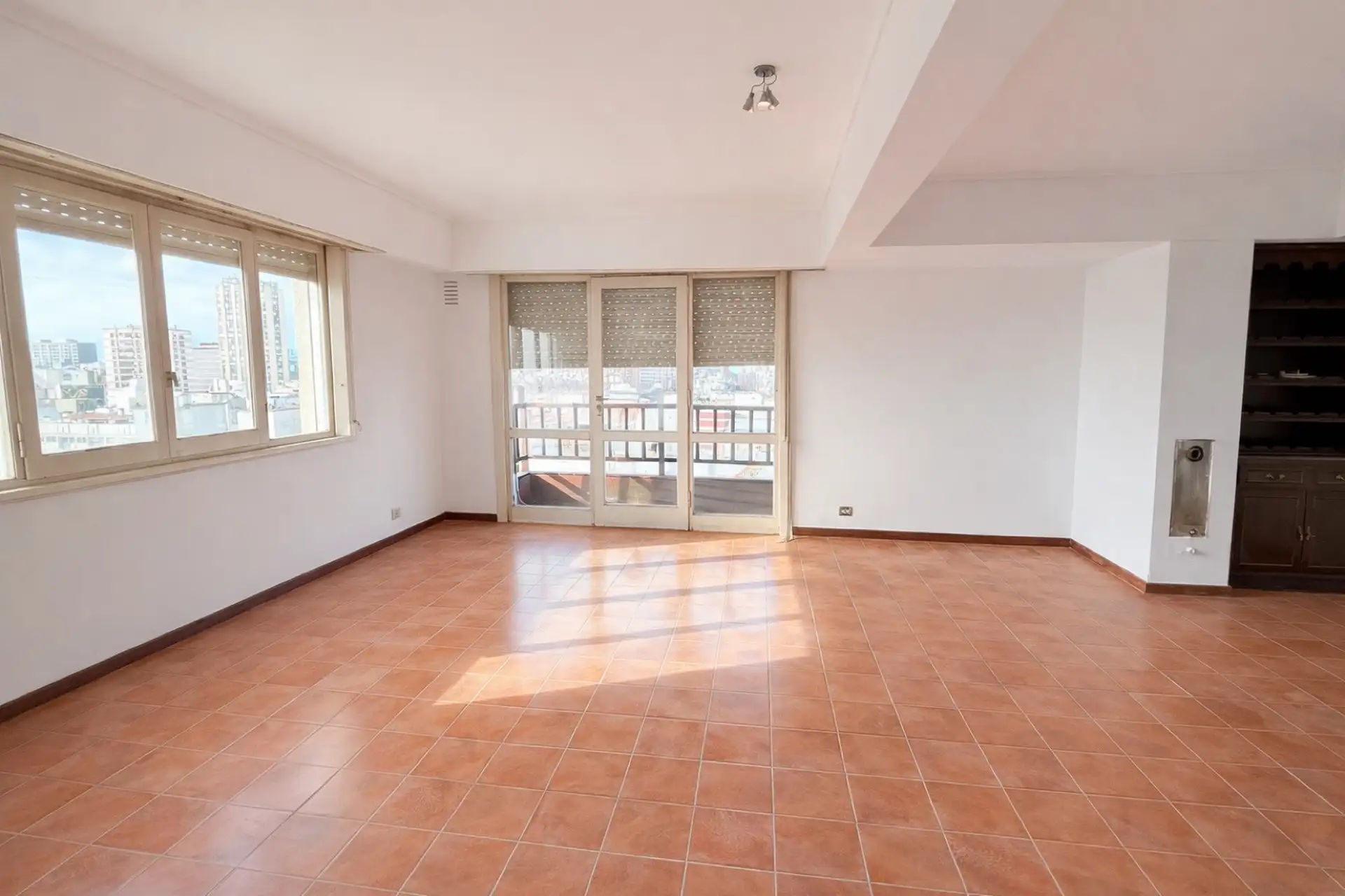 Depto 4 amb, 121m² a reciclar con balcón — Centro