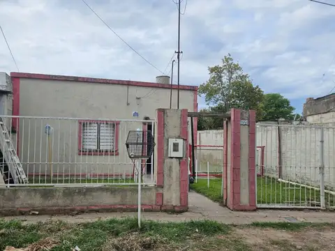 VENTA/CASA/2 DORMIT./B°VILLA DEL PARQUE