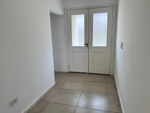 Casa en Alquiler en Pilar del Este - Santa Guadalupe, USD 1.399