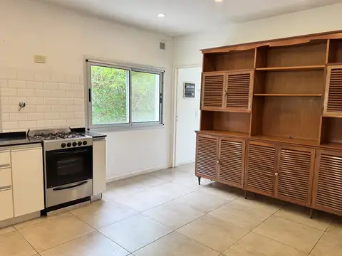 Casa en Alquiler con 3 cocheras