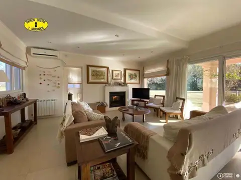 Casa en Alquiler con 2 cocheras