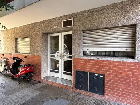 Hipólito Yrigoyen al 2300