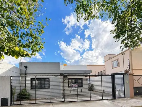 CASA 3 DORMITORIOS MERLO CENTRO