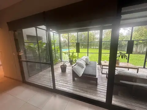 Casa 4 ambientes con 3 baños