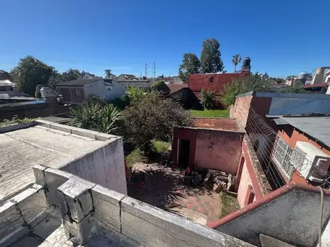 VENTA DE CASA SOBRE LOTE PROPIO DE 8.66 POR 45 Mts