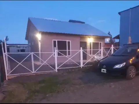 Casa en venta - 2 Dormitorios 1 Baño - Cochera - 200Mts2 - San martín de Los Andes