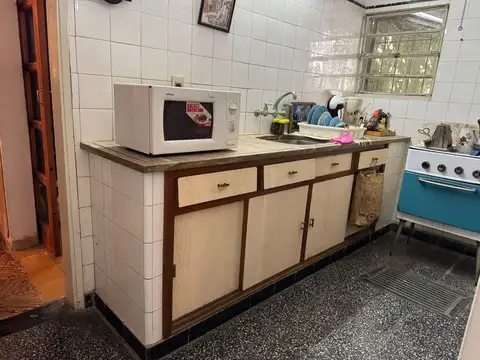 Casa 6 ambientes con 2 baños