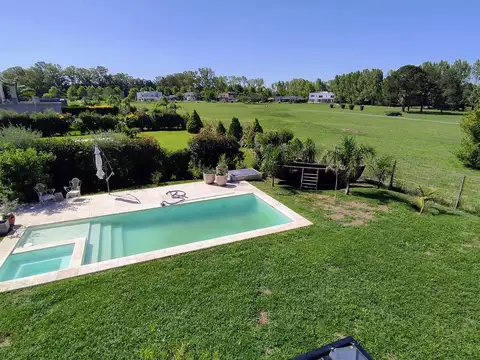 Casa en Alquiler Temporal con 4 cocheras