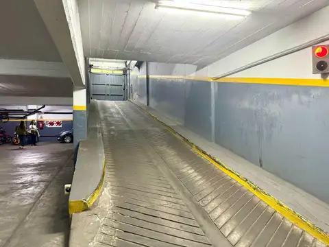 Cochera en Monserrat