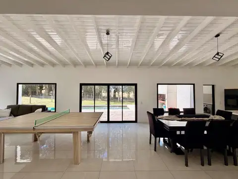 Casa en Alquiler Temporal con 4 cocheras