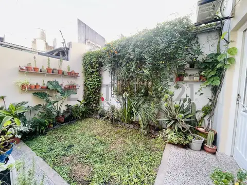 11 entre 38 y 39 300, Piso 0