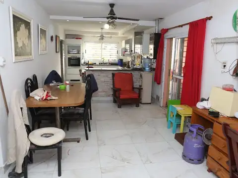 Casa 3 ambientes con 2 baños