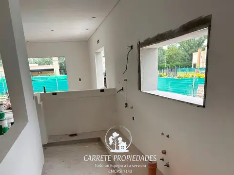 Casa en Venta con 2 cocheras