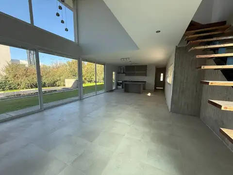 Casa 7 ambientes con 3 baños