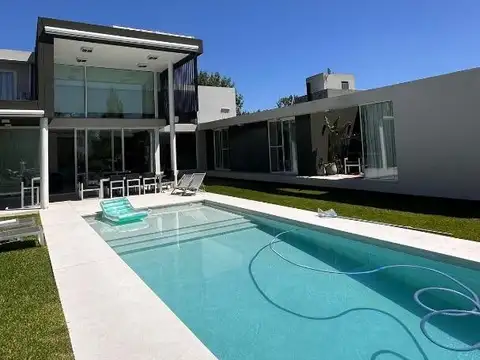 Casa en Venta de 5 dormitorios