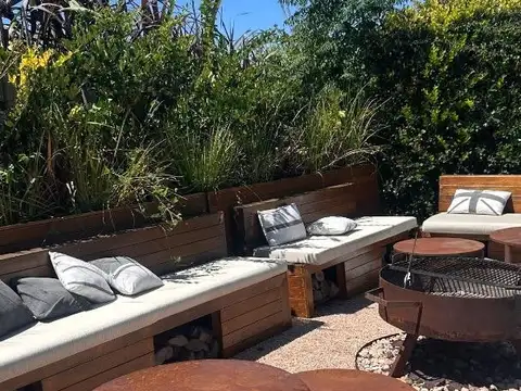 Casa en Venta con 4 cocheras