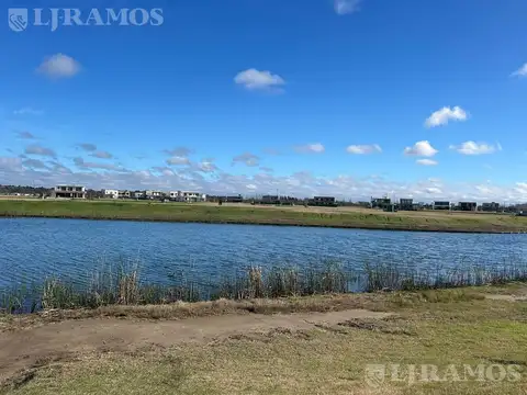 Terreno en Puertos del Lago - BARRIO AMARRAS