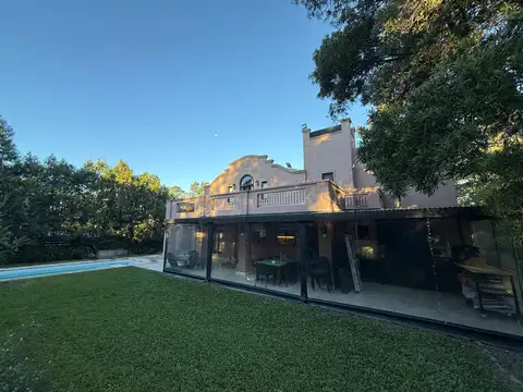 Casa en Venta con 2 cocheras