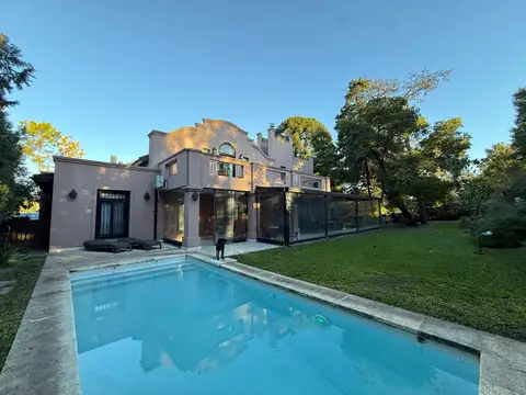 Casa 5 ambientes con 4 baños