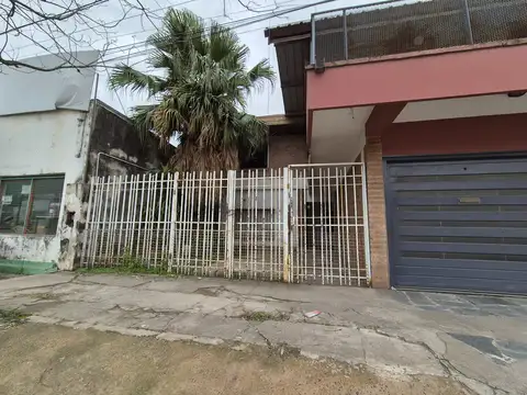 PH con 2 dormitorios, cochera y patio sobre avenida!