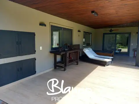 Casa 5 ambientes con 4 baños