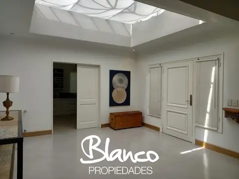 Casa en Venta con 4 cocheras