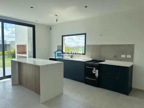 Casa 4 ambientes con 3 baños