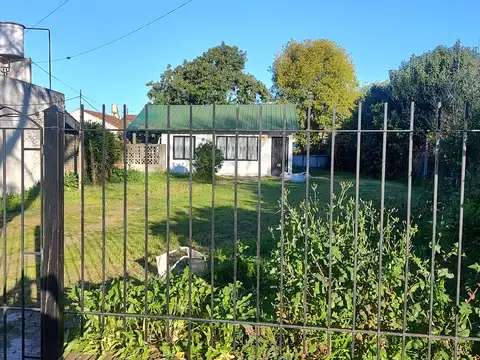 ¡Excelente Oportunidad en Boulogne! Casa a refaccionar con gran potencial y excelente distribución