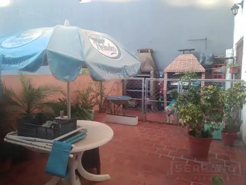 Casa 4 ambientes con 2 baños