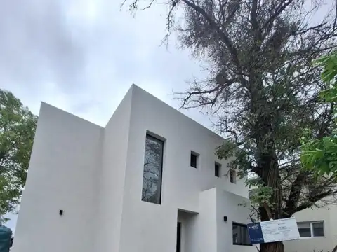 LCF. CASA A ESTRENAR EN SANTA ELENA PILAR DEL ESTE.