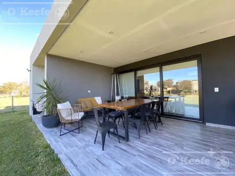 Casa 5 ambientes con 2 baños
