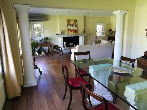 Casa 8 ambientes con 5 baños