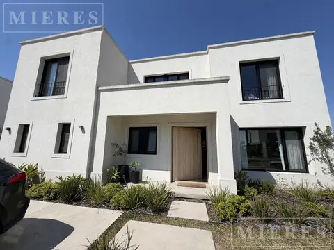 Casa en alquiler de verano sobre lote a la laguna. Barrio Santa Ana, Villa Nueva.