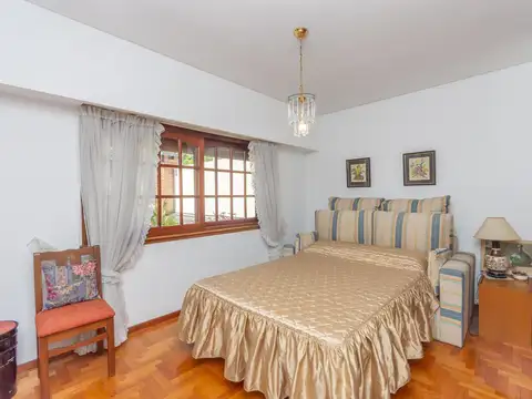 Casa 7 ambientes con 5 baños