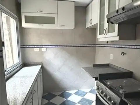 # T/CASA 3 AMB AL FRENTE 1ERO POR ESCALERA, BAJAS EXPENSAS $ 60.000-. (MUY LUMINOSO, EXCELENTE ESTADO, BAÑO Y COCINA " A NUEVOS". 