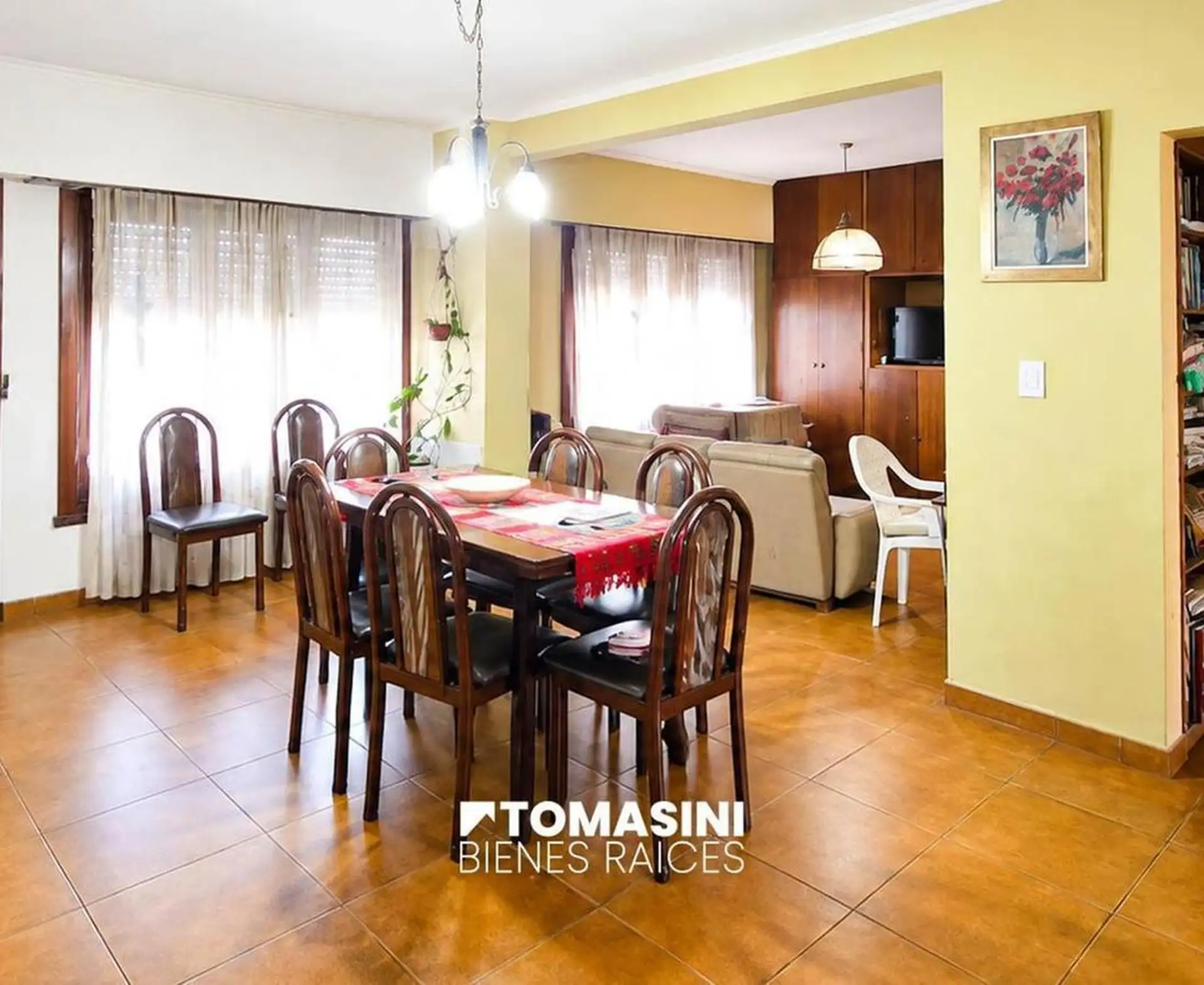 Casa 6 ambientes con garage y parque
