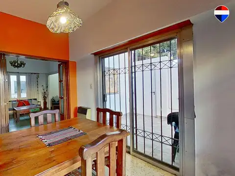 Casa 4 ambientes con 2 baños