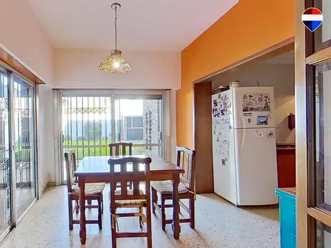 Casa con Jardín, patio y parrilla en L.del Mirador