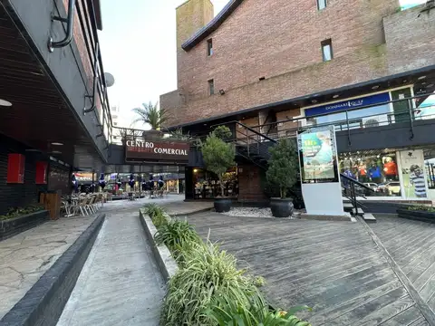 Venta de Local Comercial en Pinamar Zona Centro