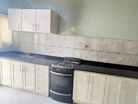 Casa 5 ambientes con 1 baño
