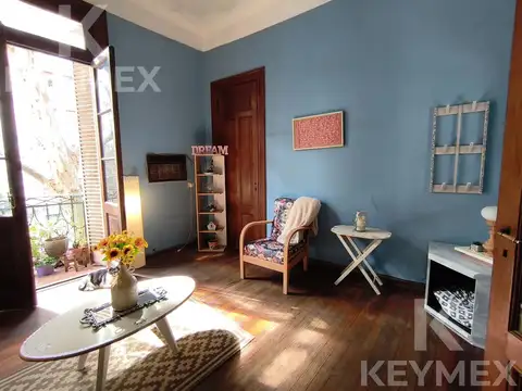 PH en venta en San Telmo – 2 dormitorios, 3 balcones y terraza compartida