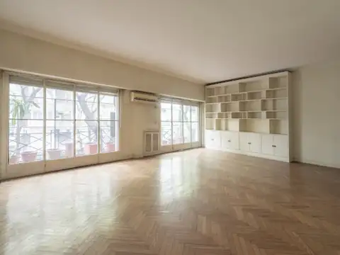 Departamento en Recoleta de 4 domitorios con balcón al frente