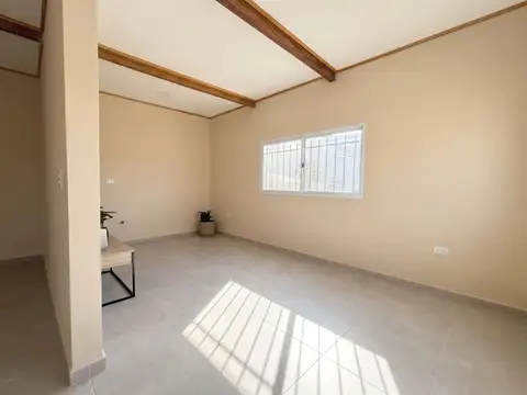 Venta Casa Echesortu Rosario - Interna Unica A TERMINAR - Dos dormitorios Amplio Jardin - No PH