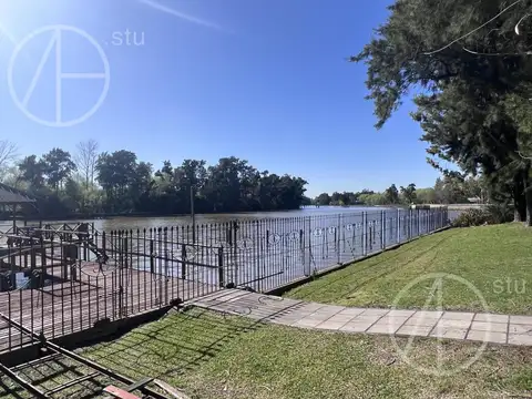 Casa en venta con 5 dormitorios al río en Dique Lujan