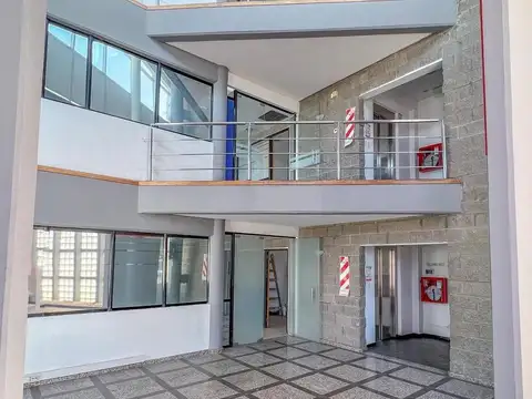 Oficina en Venta con 24 cocheras