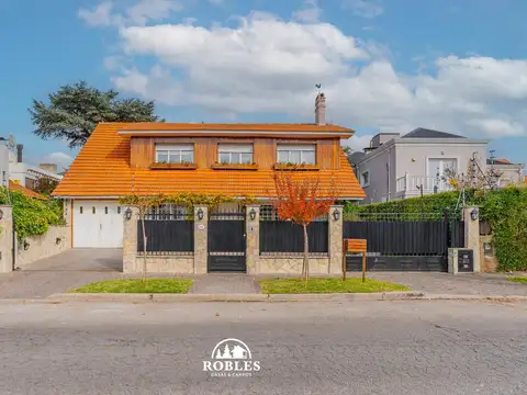 Chalet en el excelente barrio Los Troncos