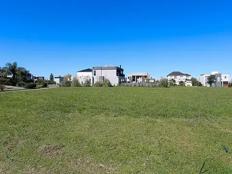 LOTE EN ESQUINA DE 800 m2 en el consolidado barrio Santa Rita. Canning-San Vicente.